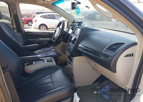 2016 Chrysler Town & Country Touring z USA, uszkodzony, nr VIN 2C4RC1BG3GR268961